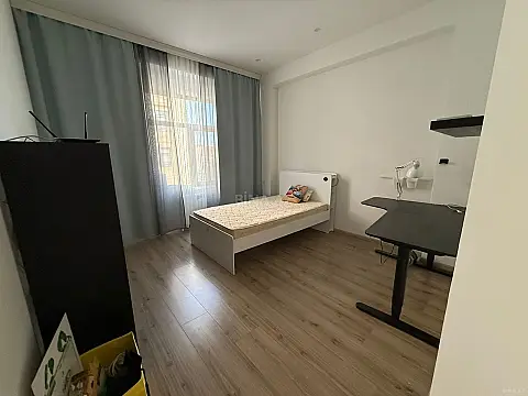 Kirayə verilir 4 otaqlı mənzil 170 m²