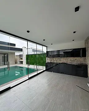 Kirayə verilir 4 otaqlı həyət evi 250 m²