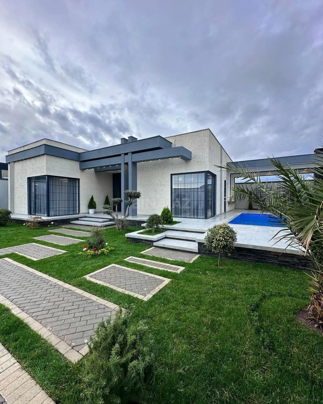 Kirayə verilir 4 otaqlı həyət evi 250 m²