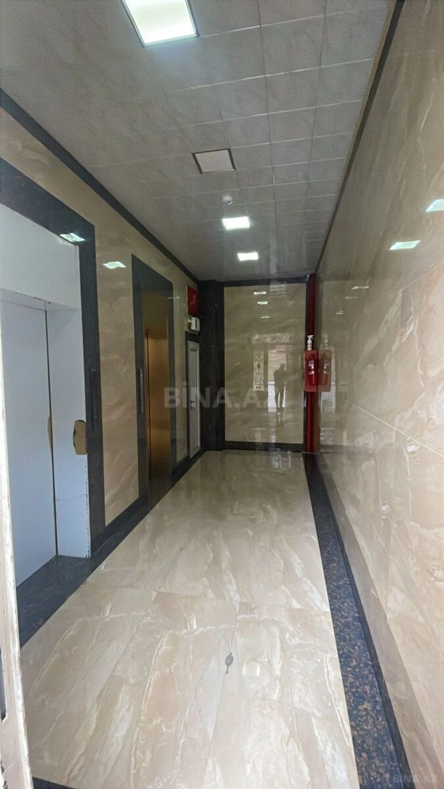 Satılır 3 otaqlı mənzil 135 m²