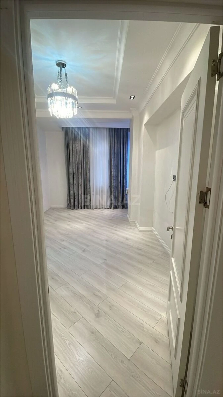 Satılır 3 otaqlı mənzil 135 m²