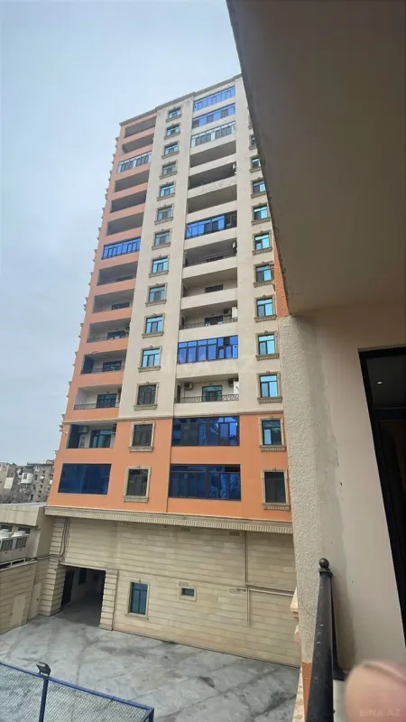 Satılır 3 otaqlı mənzil 135 m²