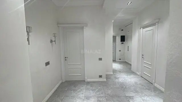 Satılır 3 otaqlı mənzil 135 m²
