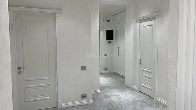 Satılır 3 otaqlı mənzil 135 m²