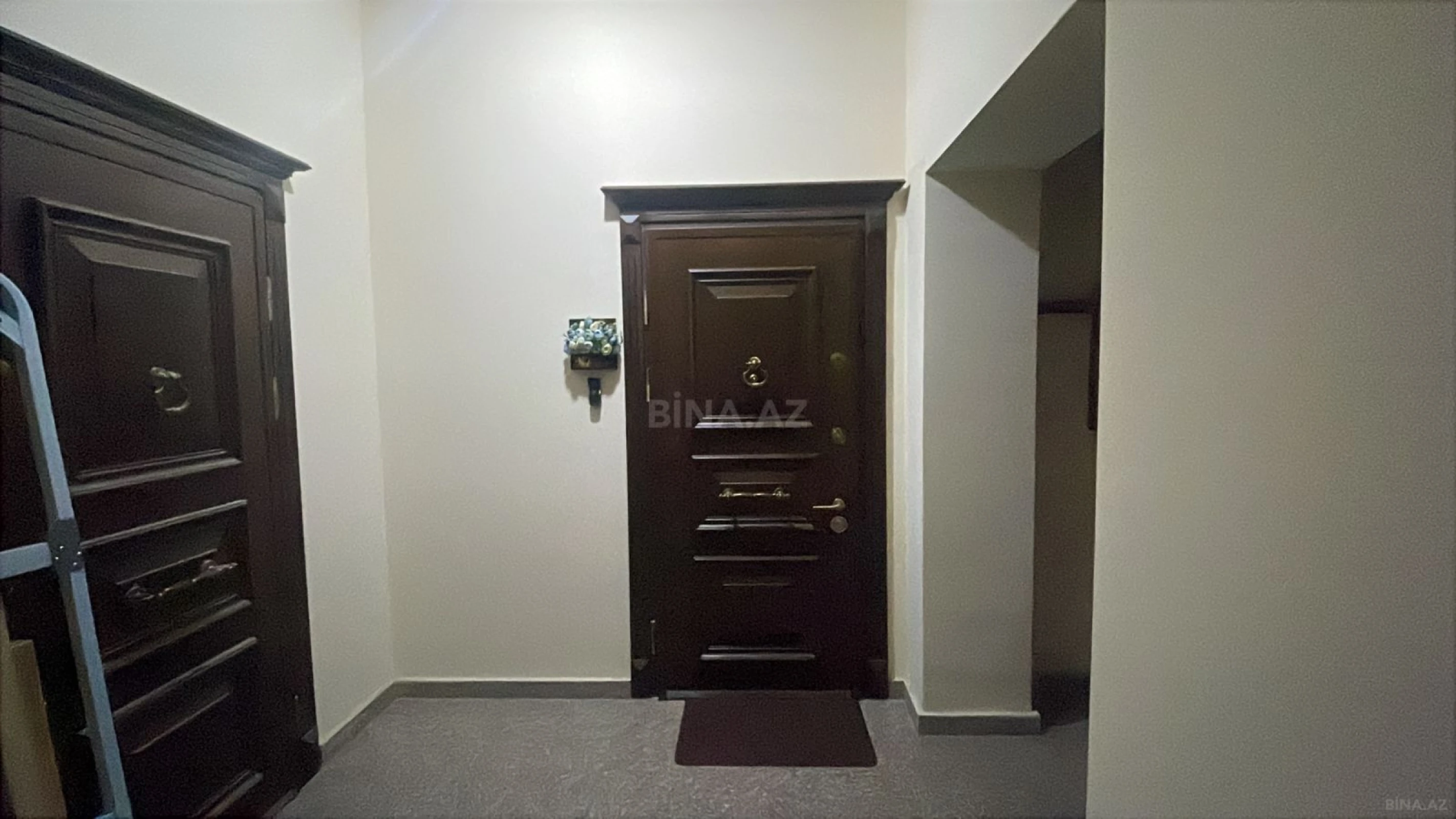 Satılır 3 otaqlı mənzil 135 m²