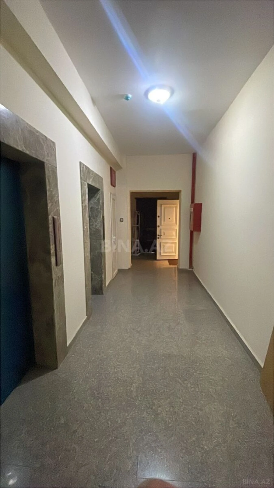 Satılır 3 otaqlı mənzil 135 m²