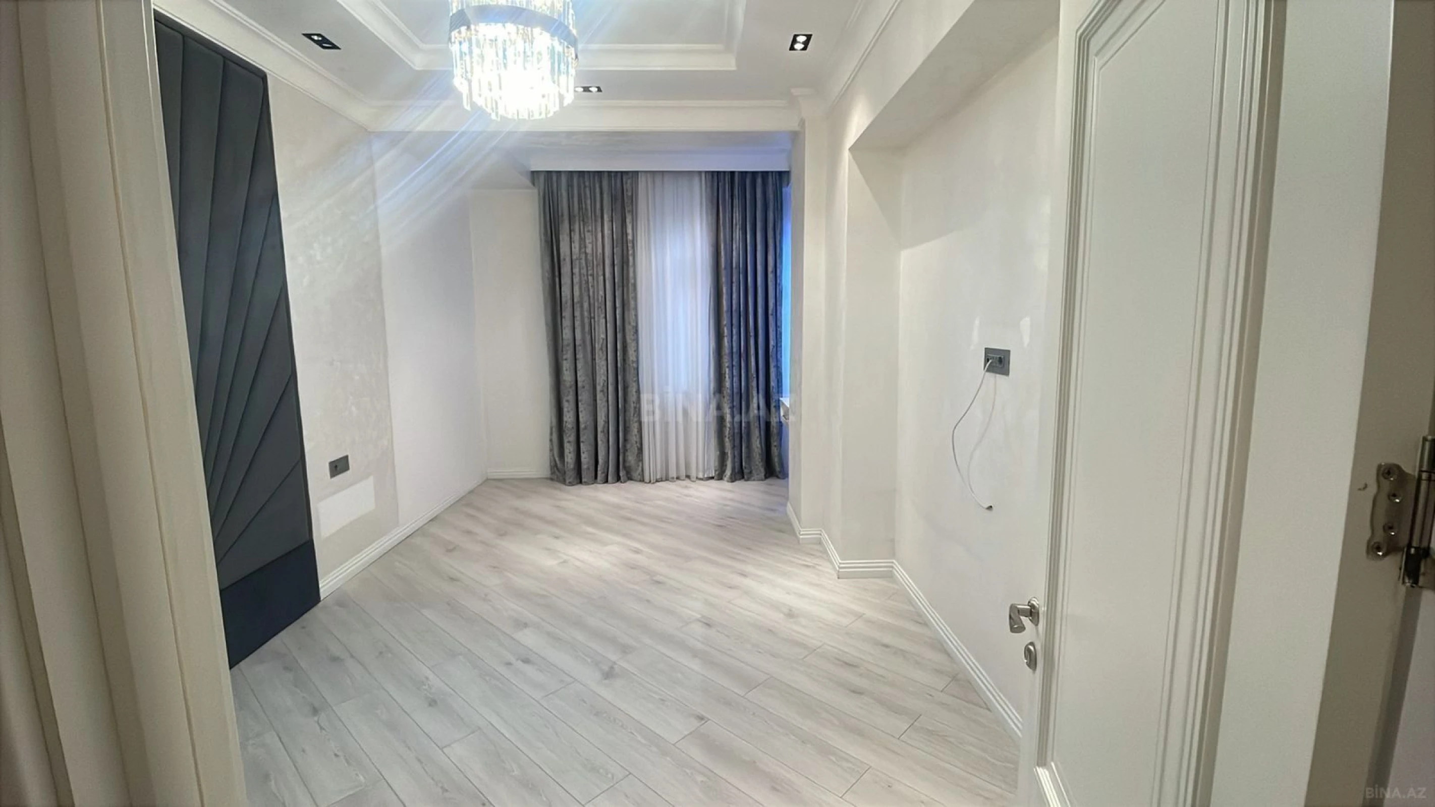 Satılır 3 otaqlı mənzil 135 m²