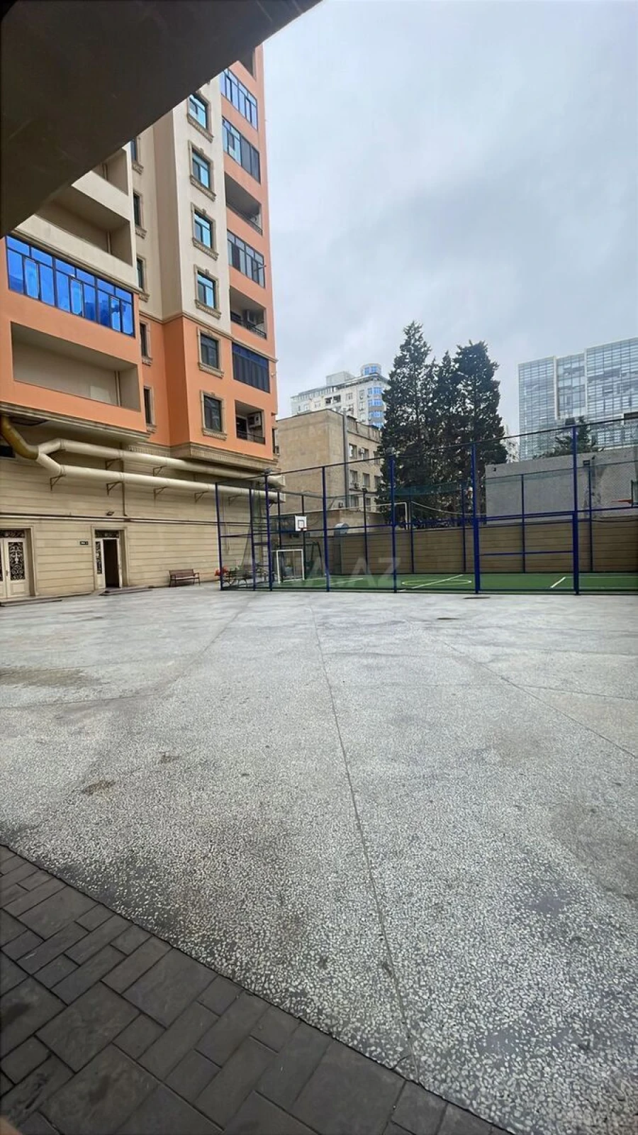 Satılır 3 otaqlı mənzil 135 m²