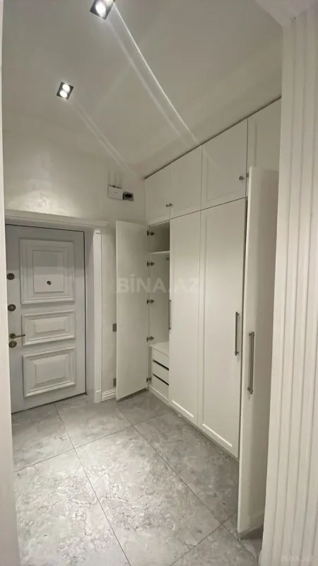 Satılır 3 otaqlı mənzil 135 m²