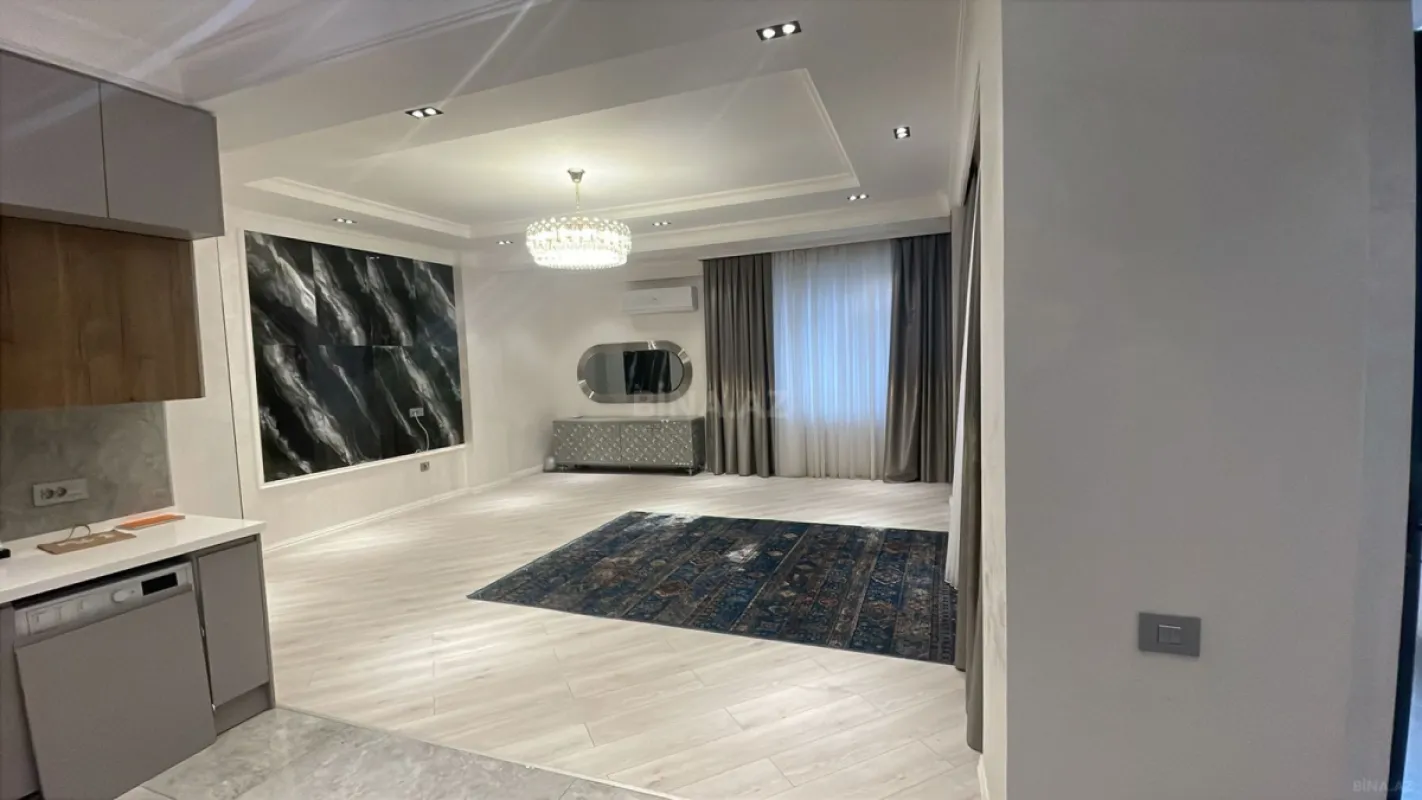 Satılır 3 otaqlı mənzil 135 m²