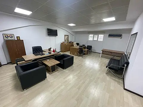 Kirayə verilir 5 otaqlı ofis 200 m²