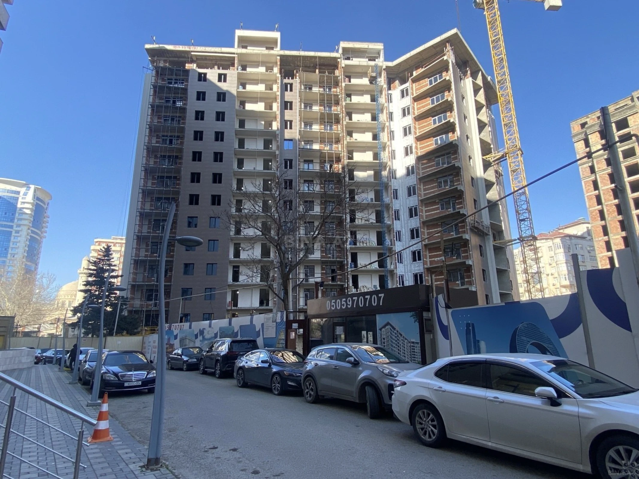 Satılır 3 otaqlı mənzil 121.5 m²