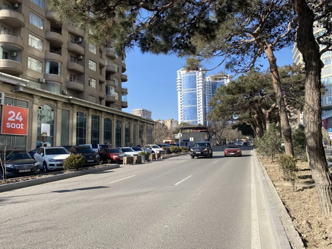 Satılır 3 otaqlı mənzil 121.5 m²