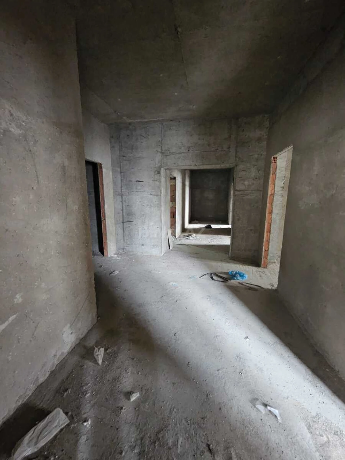 Satılır 3 otaqlı mənzil 137 m²