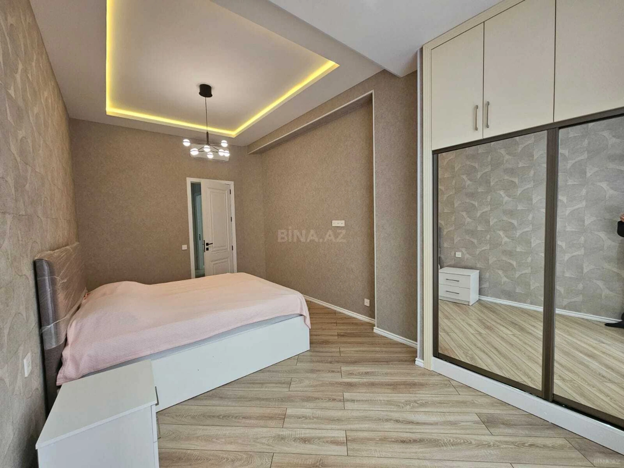 Kirayə verilir 3 otaqlı mənzil 142 m²
