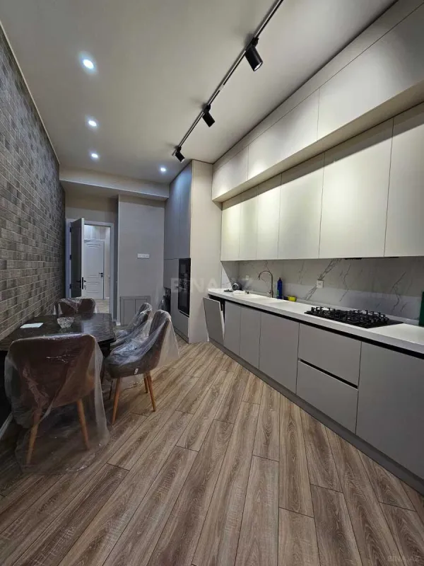 Kirayə verilir 3 otaqlı mənzil 142 m²