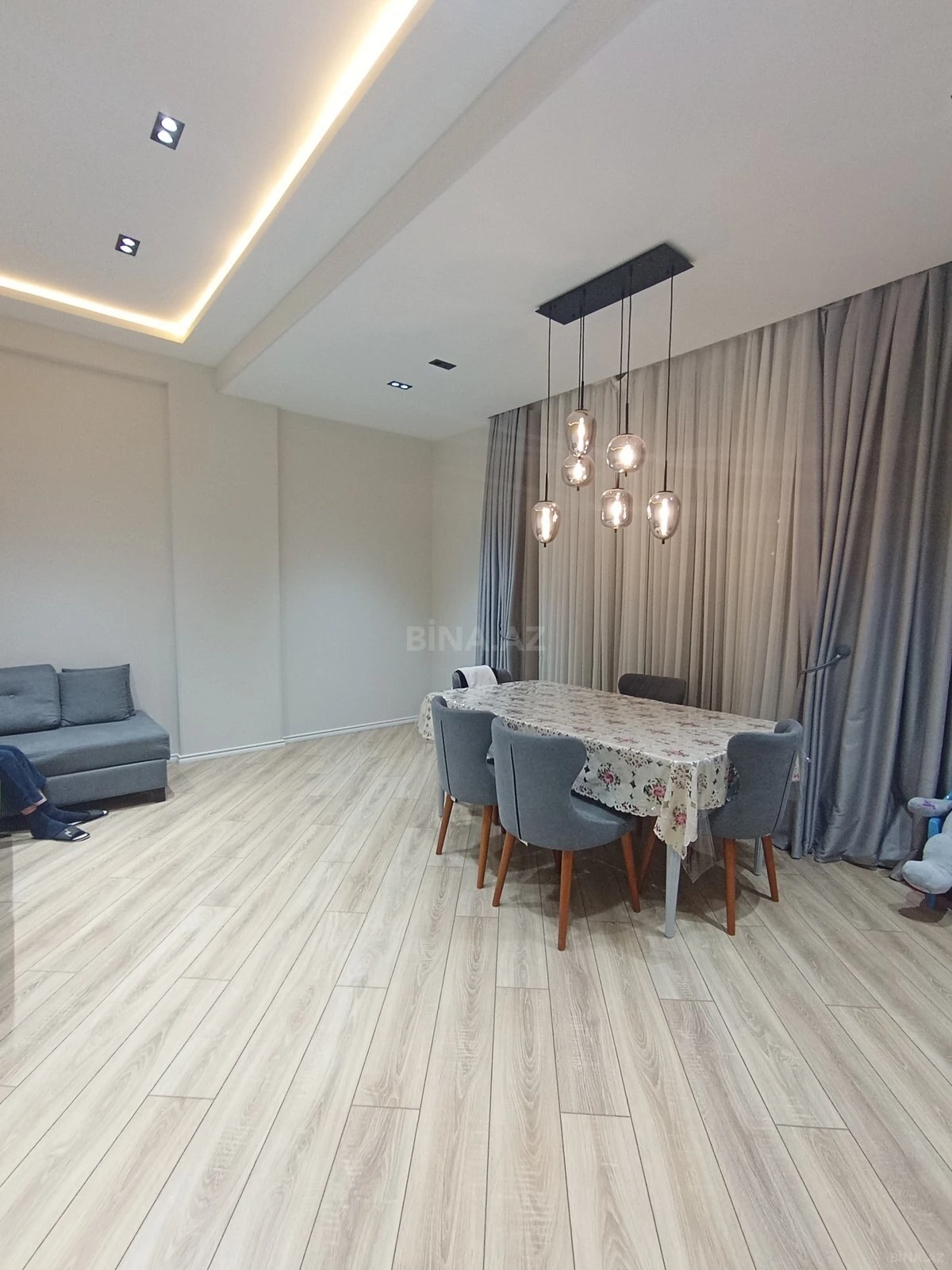 Kirayə verilir 3 otaqlı mənzil 142 m²