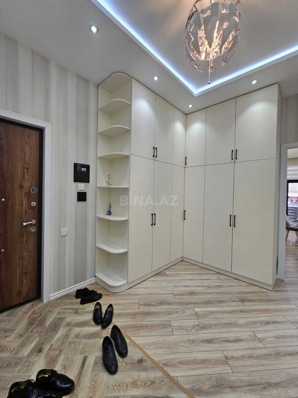Kirayə verilir 3 otaqlı mənzil 142 m²