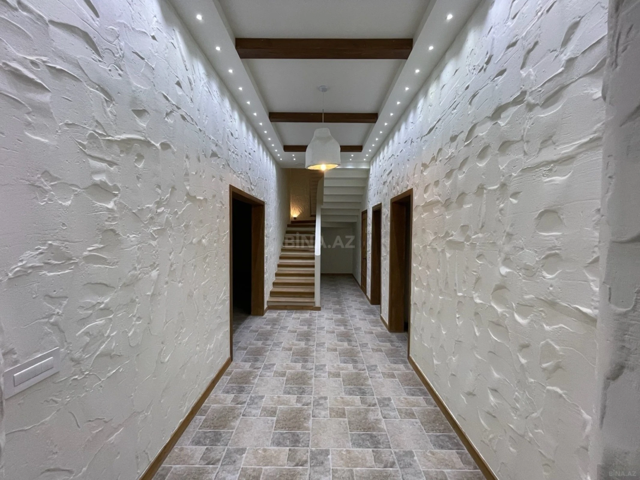 Satılır 7 otaqlı həyət evi 370 m²