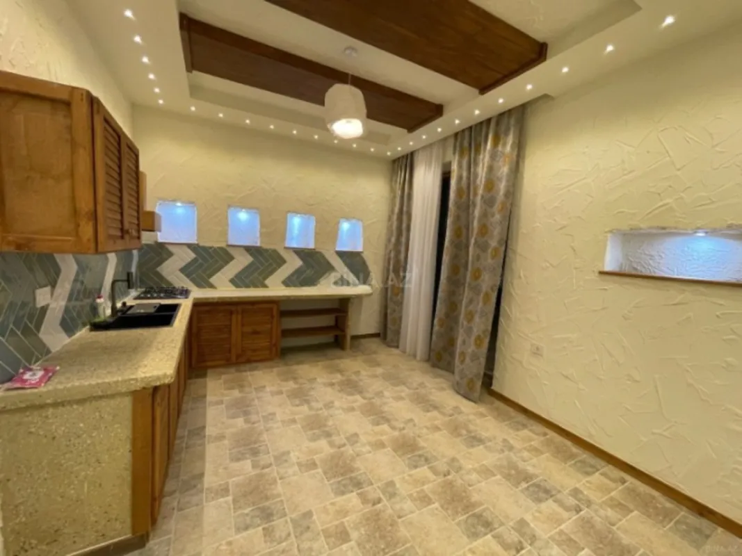 Satılır 7 otaqlı həyət evi 370 m²