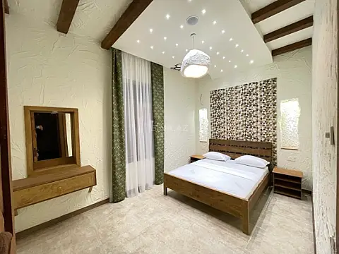 Satılır 7 otaqlı həyət evi 370 m²