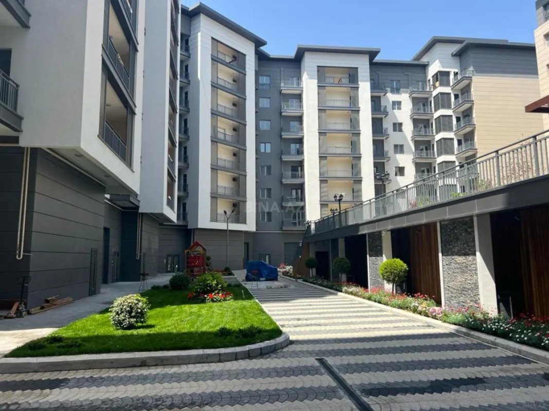 Satılır 3 otaqlı mənzil 132 m²