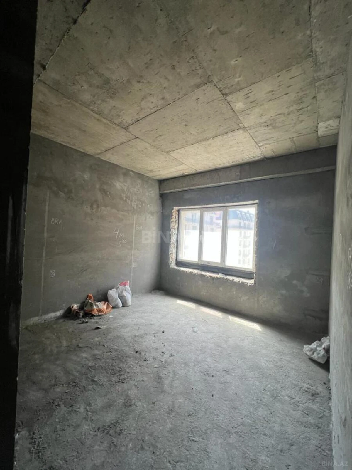 Satılır 3 otaqlı mənzil 132 m²