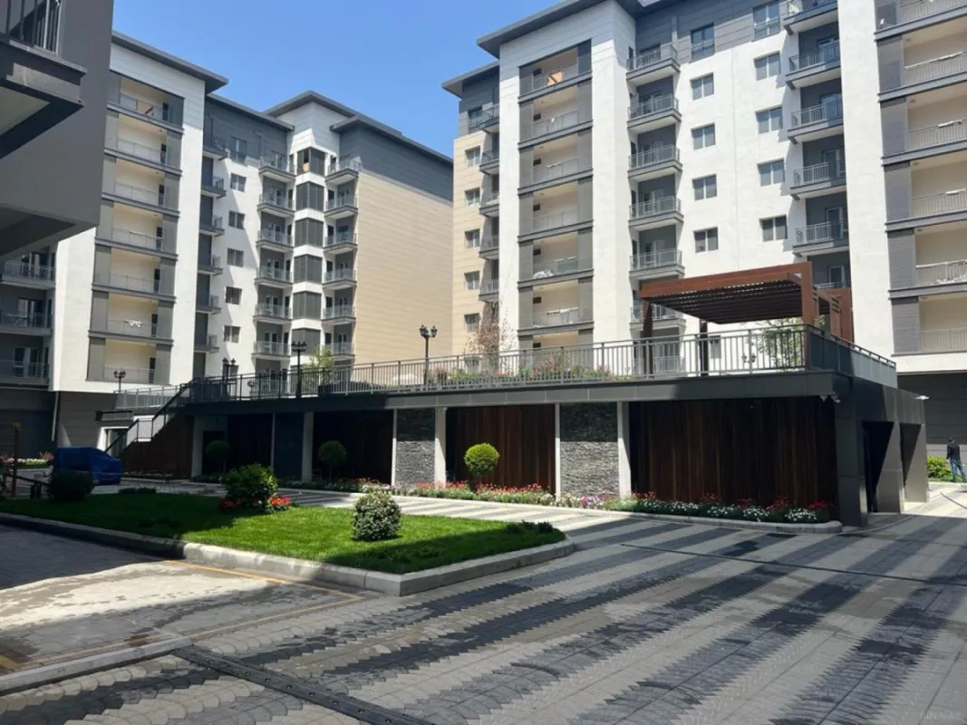 Satılır 3 otaqlı mənzil 132 m²