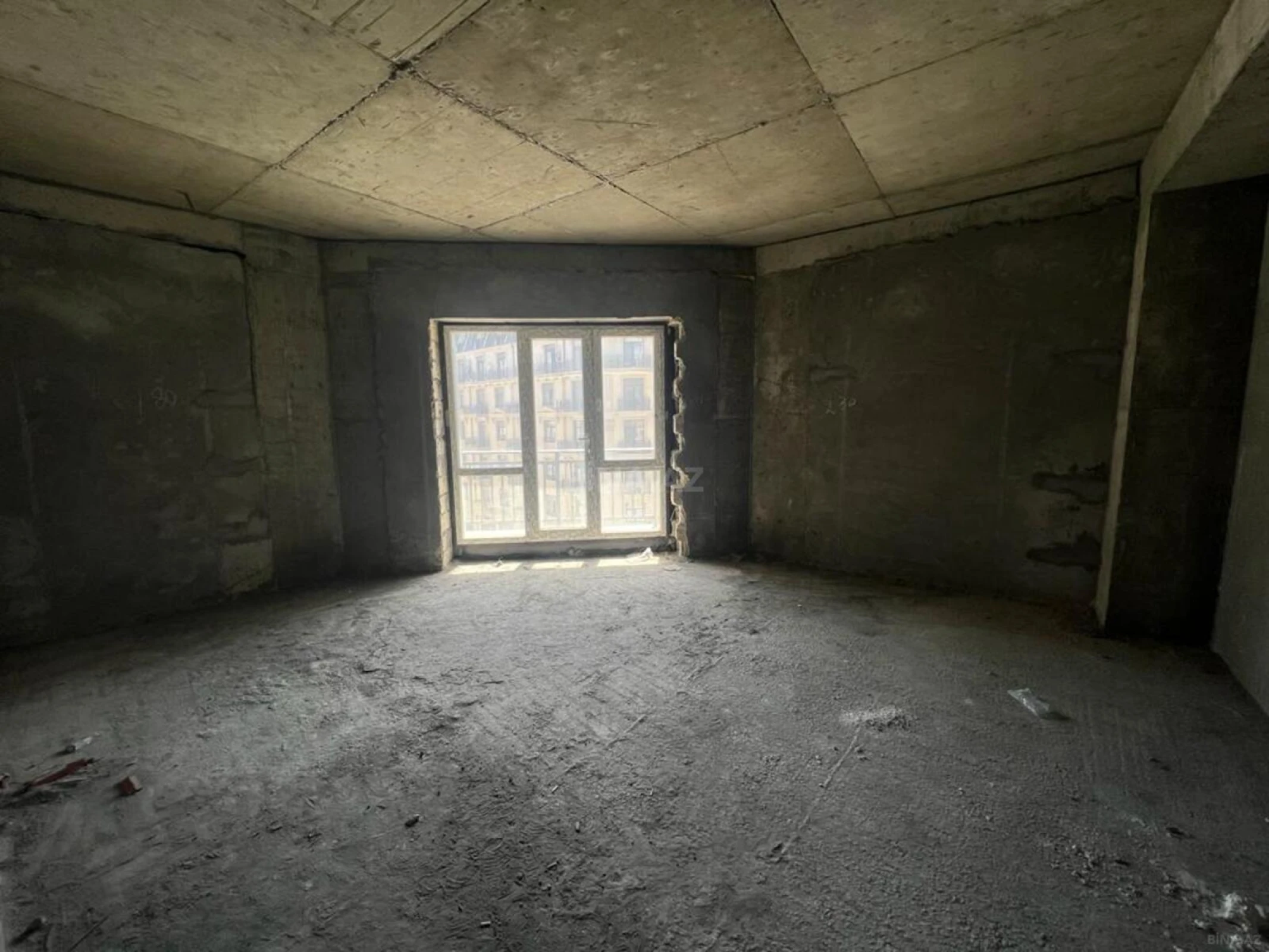 Satılır 3 otaqlı mənzil 132 m²