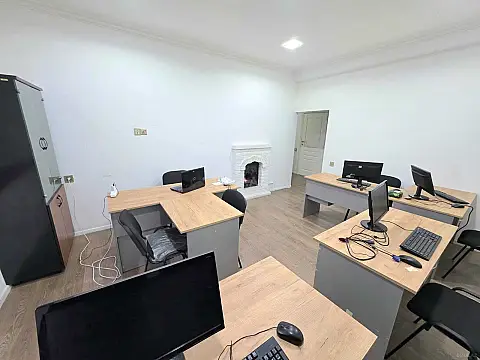 Kirayə verilir 3 otaqlı ofis 80 m²