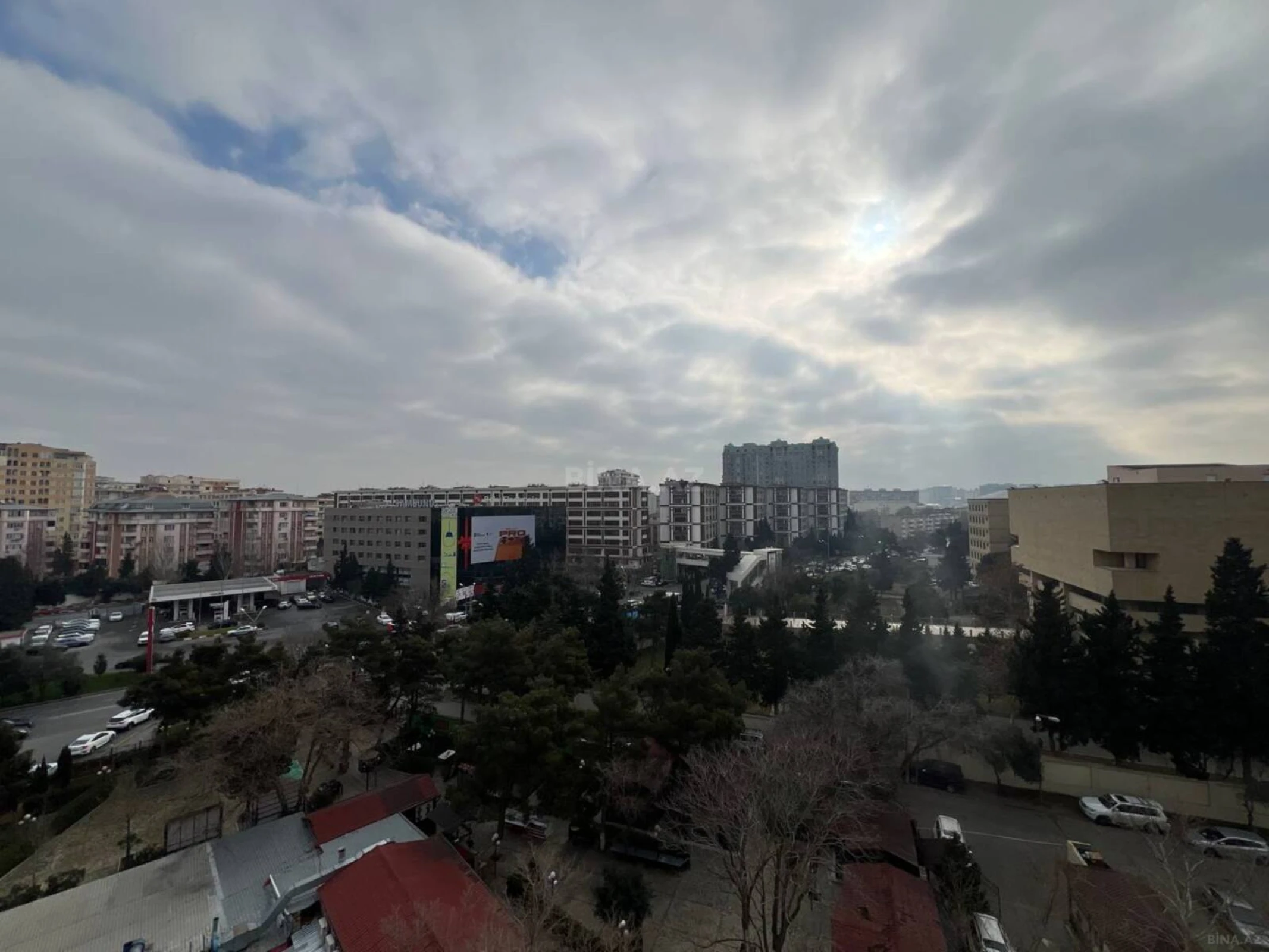Satılır 4 otaqlı mənzil 150 m²