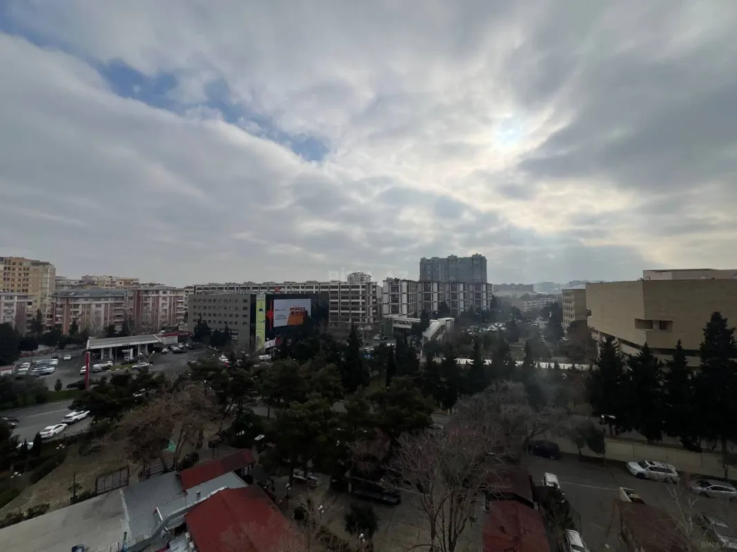 Satılır 4 otaqlı mənzil 150 m²