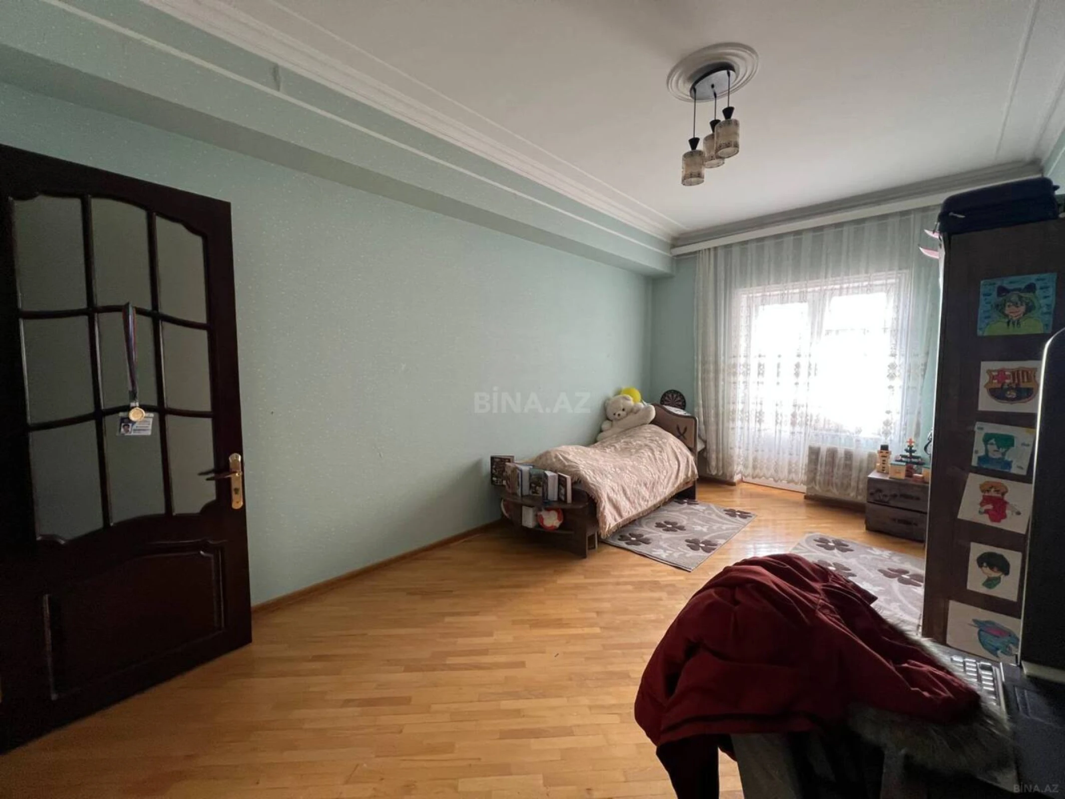 Satılır 4 otaqlı mənzil 150 m²