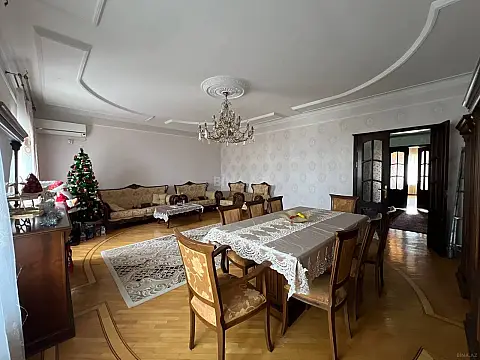 Satılır 4 otaqlı mənzil 150 m²