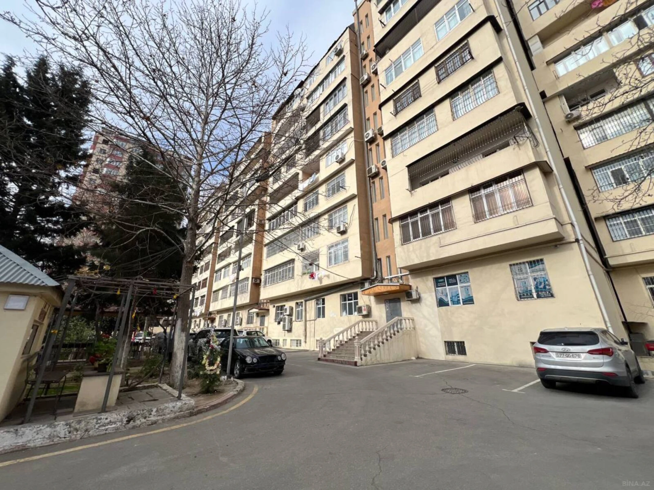 Satılır 4 otaqlı mənzil 150 m²