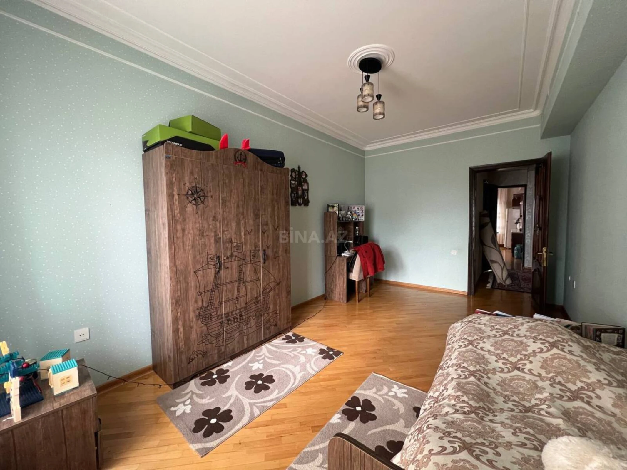 Satılır 4 otaqlı mənzil 150 m²