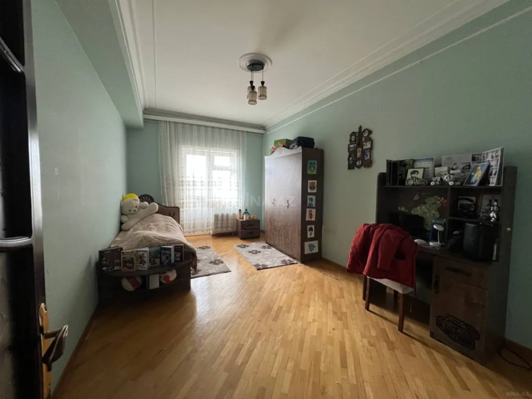 Satılır 4 otaqlı mənzil 150 m²