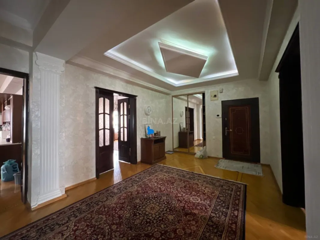 Satılır 4 otaqlı mənzil 150 m²