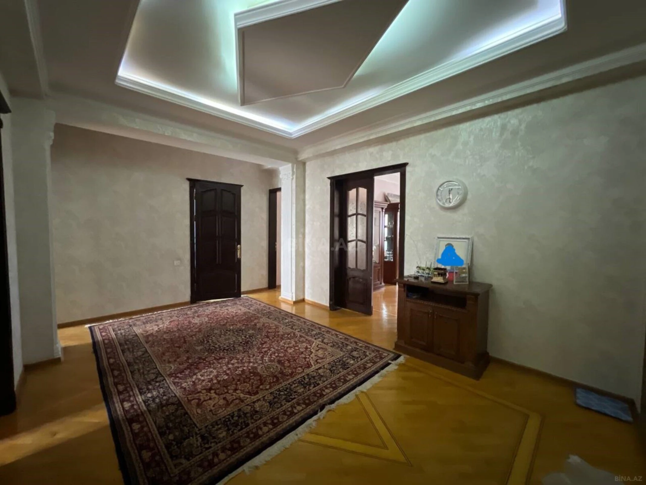 Satılır 4 otaqlı mənzil 150 m²