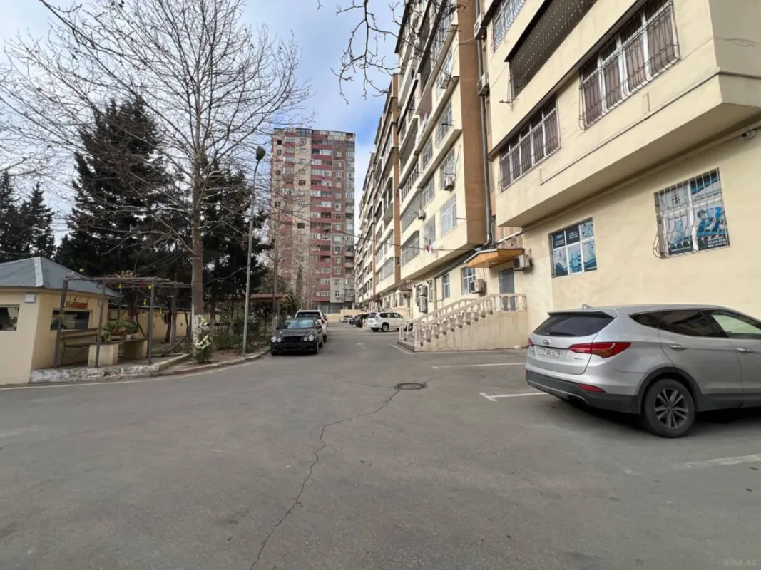 Satılır 4 otaqlı mənzil 150 m²
