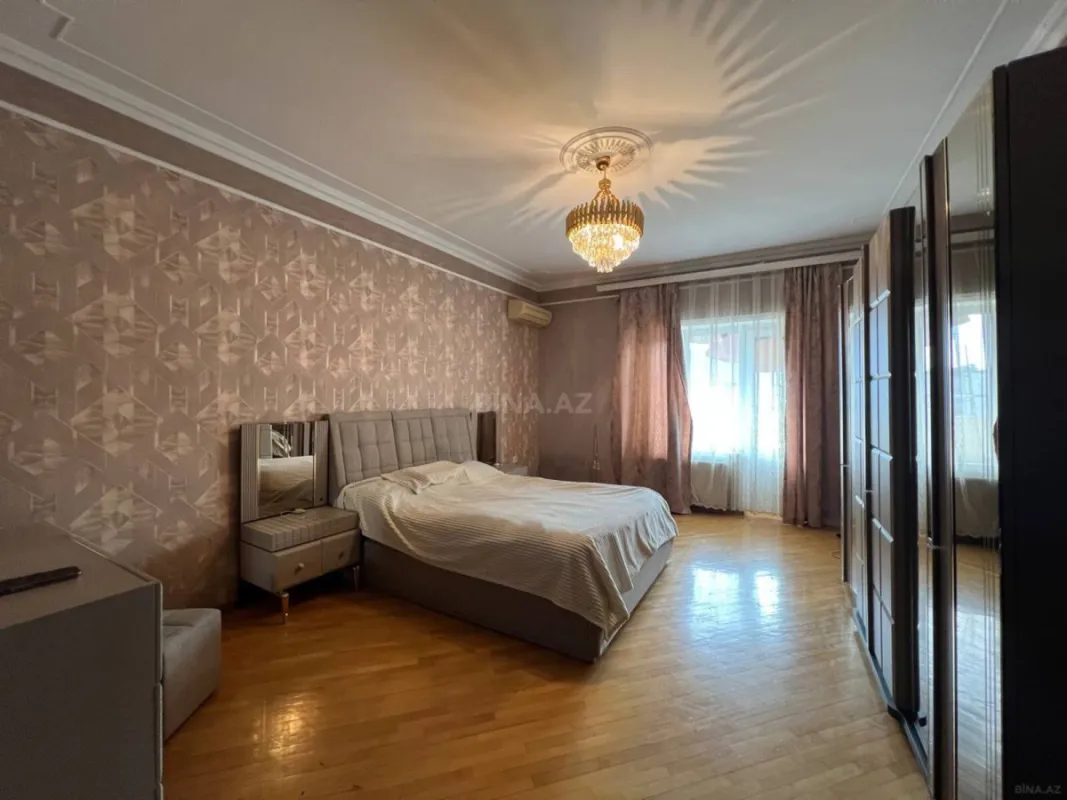Satılır 4 otaqlı mənzil 150 m²