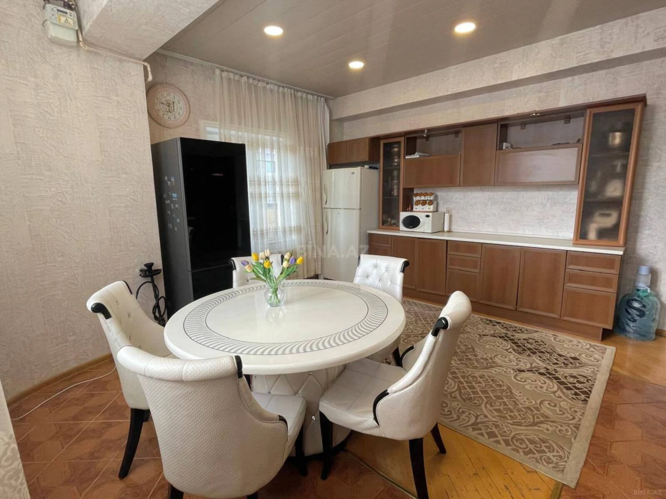 Satılır 4 otaqlı mənzil 150 m²