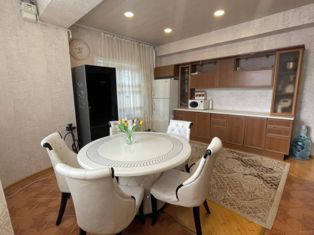 Satılır 4 otaqlı mənzil 150 m²