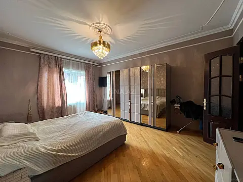 Satılır 4 otaqlı mənzil 150 m²