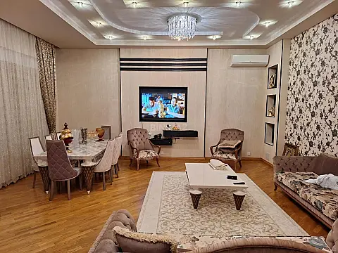 Satılır 6 otaqlı həyət evi 400 m² — Bakı, Novxanı 6 otaq 400.00 m²