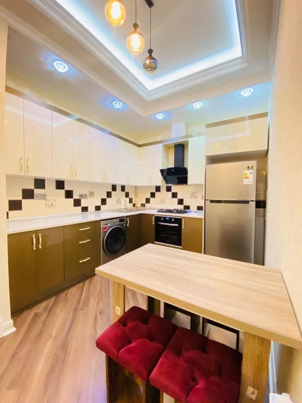 Satılır 2 otaqlı mənzil 74 m²