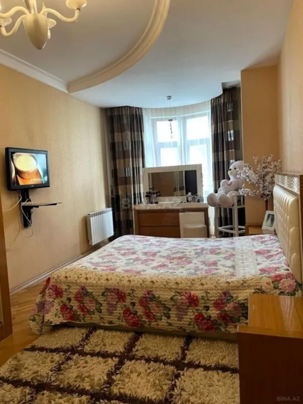 Satılır 3 otaqlı mənzil 152 m²