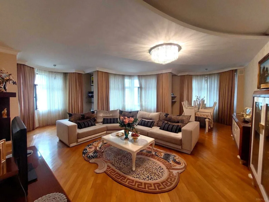 Satılır 3 otaqlı mənzil 152 m²