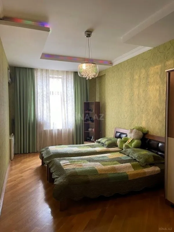 Satılır 3 otaqlı mənzil 152 m²