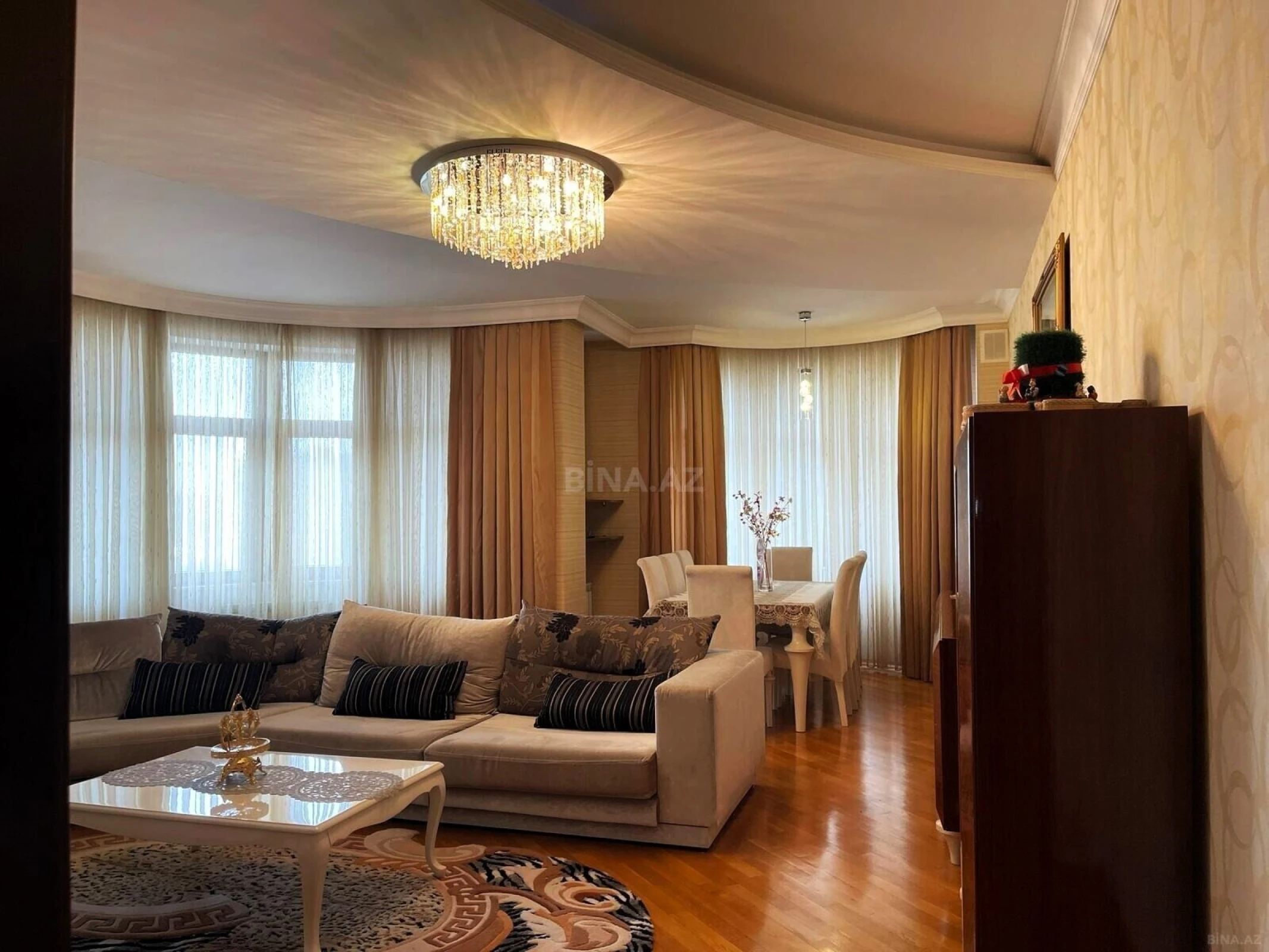 Satılır 3 otaqlı mənzil 152 m²